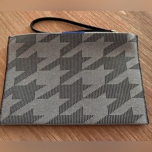 Rothy’s The Wristlet - Grey Houndstooth - EUC